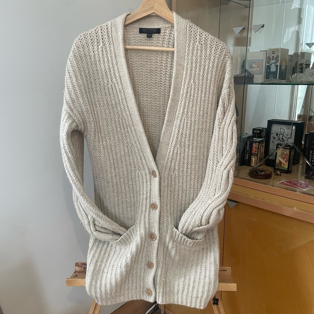 banana republic
size medium mens
Yarn cream 
sweater